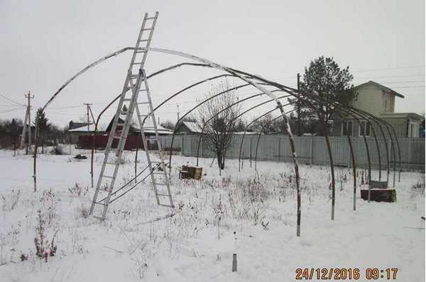 Install the frame of the greenhouse